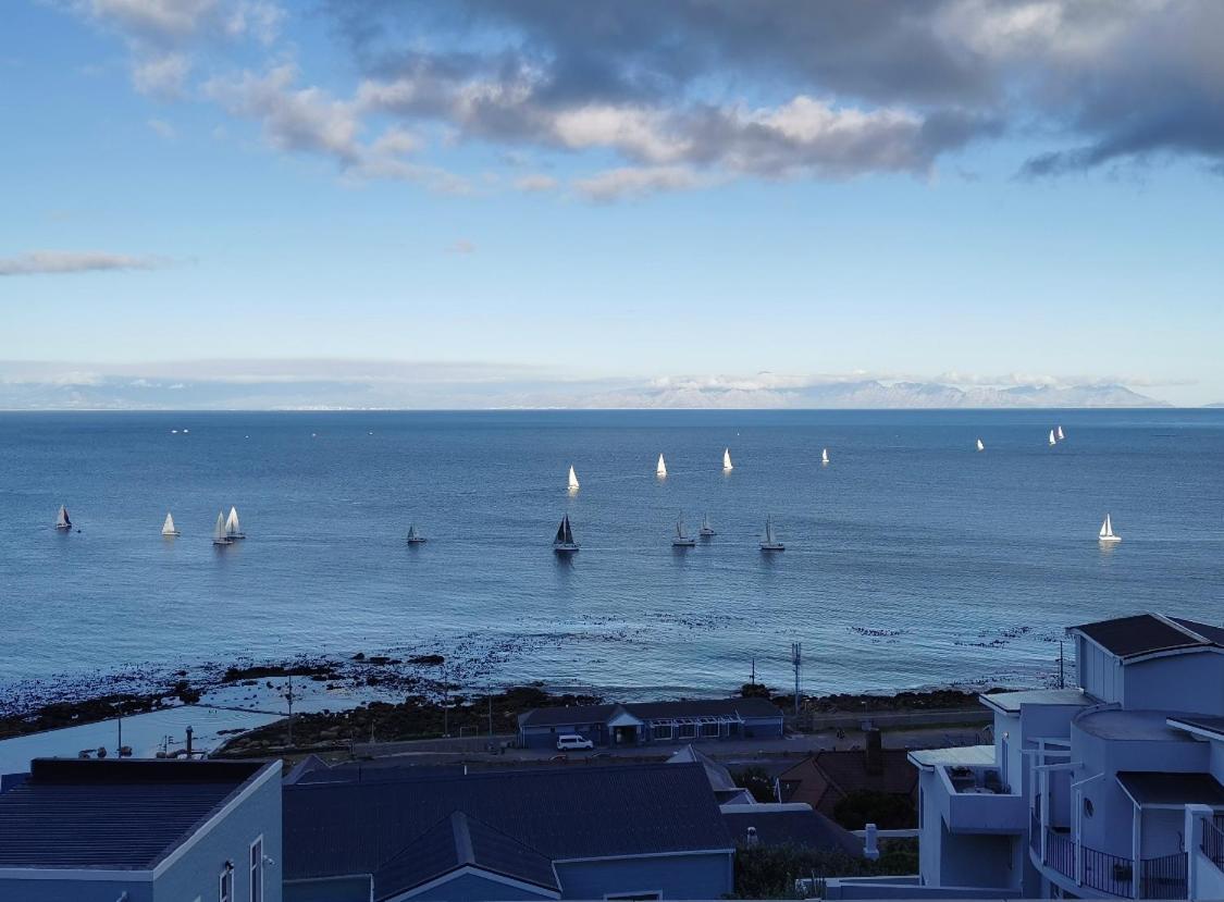 Relax,Revive,Reset & Enjoy The Sounds Of The Sea! Apartment Cape Town Bagian luar foto